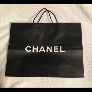 Chanel - Shopping Bag